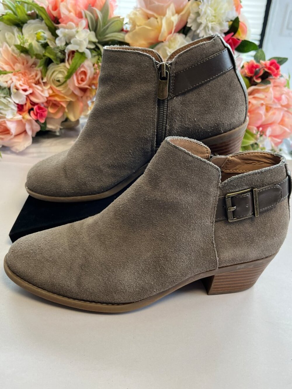 Vionic Millie Suede Ankle Booties Taupe Women’s 7 Wide Buckle Side Zip Comfort